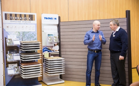 Партнёр концерна «Декёнинк» провел большую дилерскую конференцию