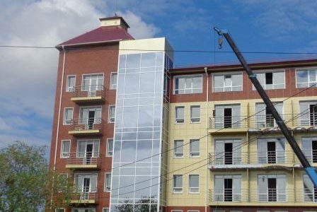 Здание гостиницы в Хабаровске остеклили окнами компании «Декёнинк»