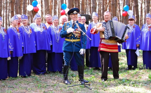 Окна «Декёнинк» для хора ветеранов