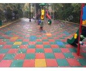 Укладка резиновой плитки на детских площадках
