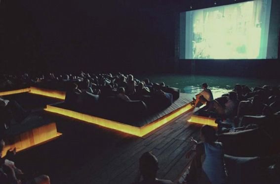 Кинотеатр на воде