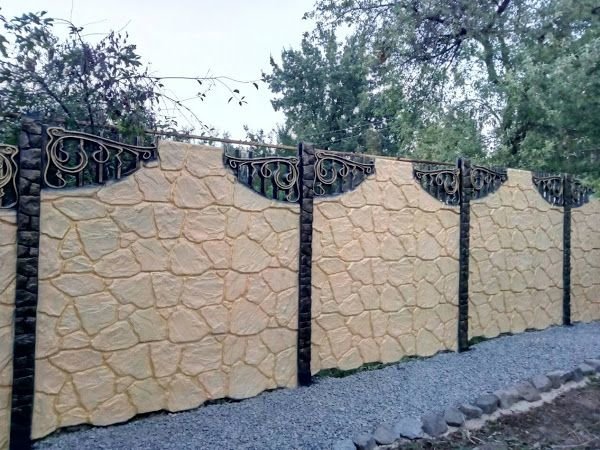 Бетонный забор для дачи